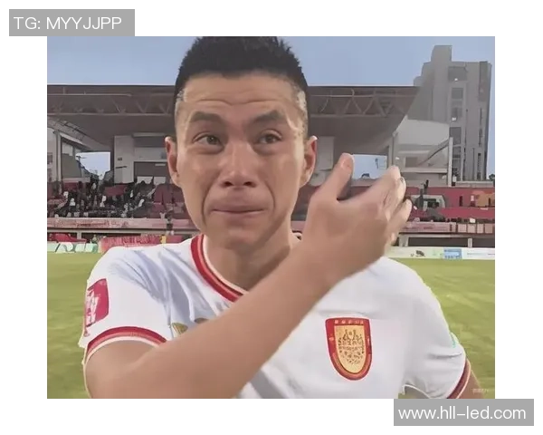 从绿茵场到幕后英雄：那些足球球星身边的默默付出的配角们