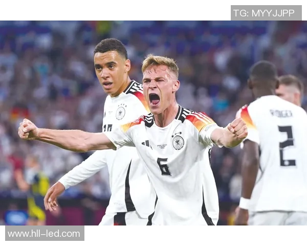 足球球星进球后激情庆祝以磕头动作表达敬意与感恩